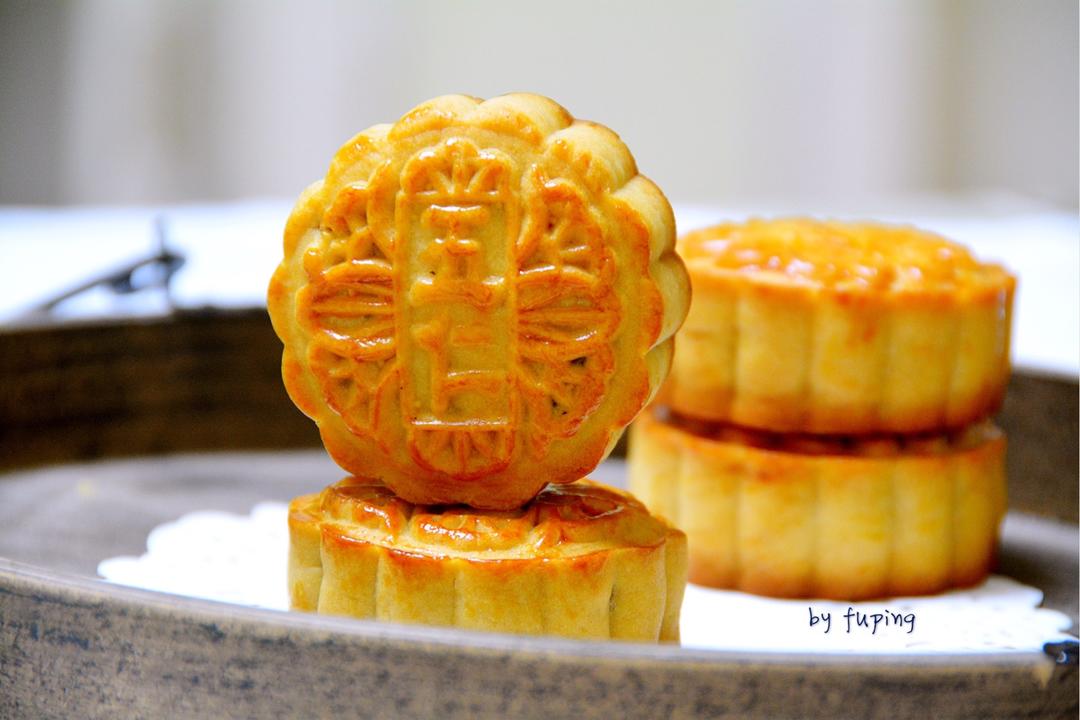 广式月饼—蛋黄莲蓉月饼