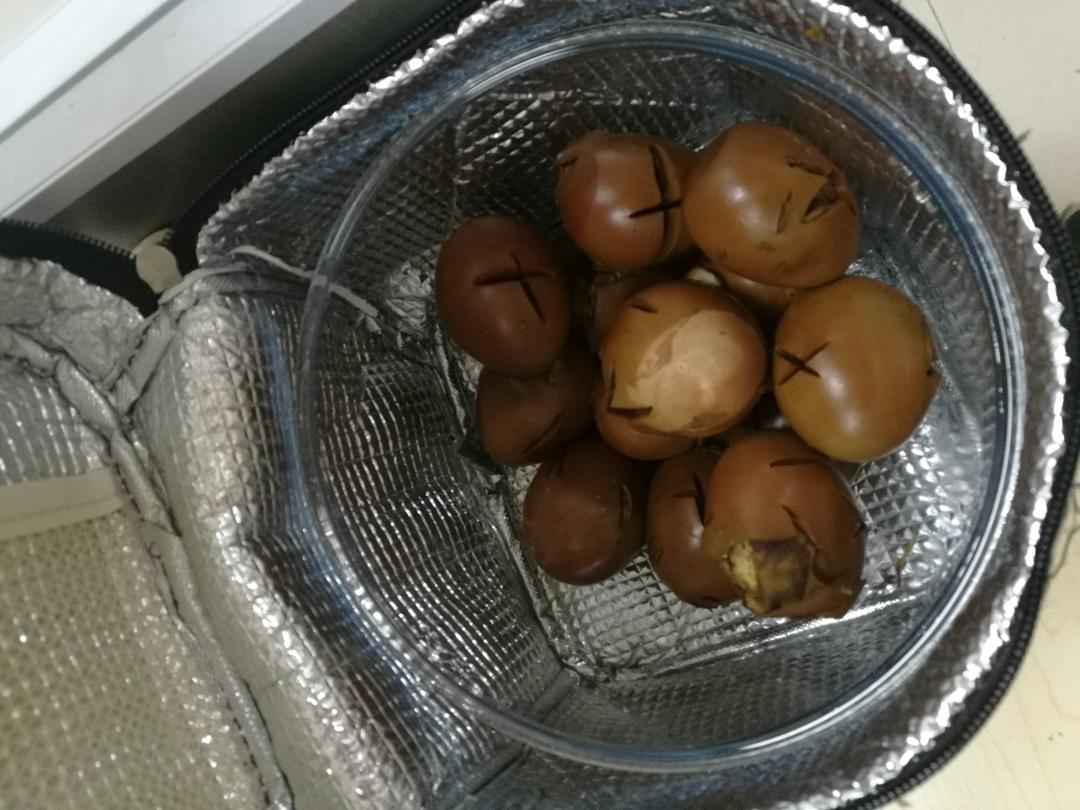 用酒酿煮的五香茶叶蛋