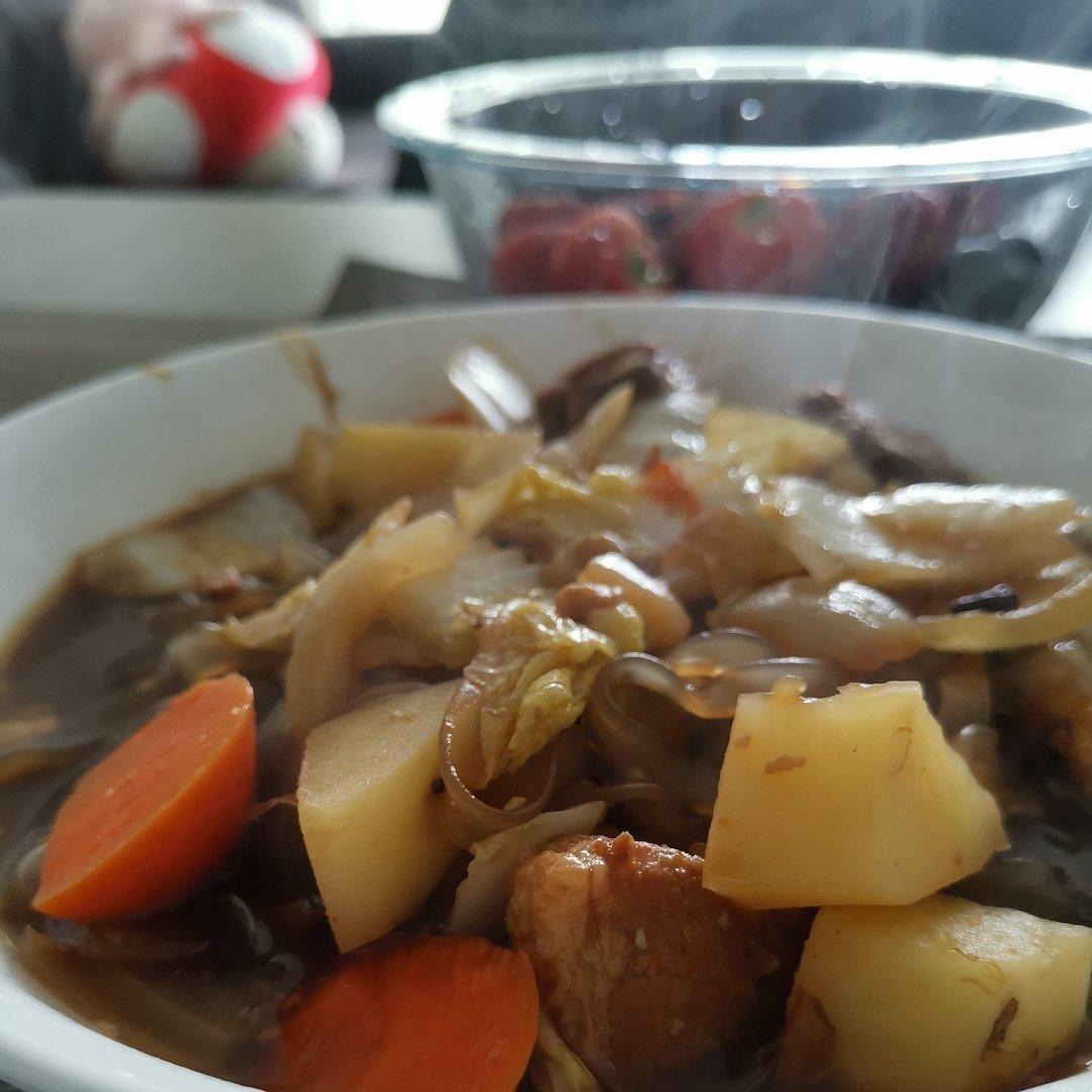 用吃剩的红烧肉做的猪肉白菜炖粉条