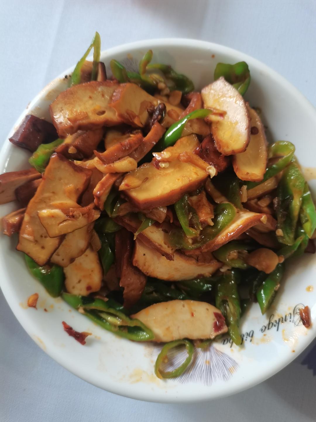 香干炒青椒（比荤菜还好吃的素菜）