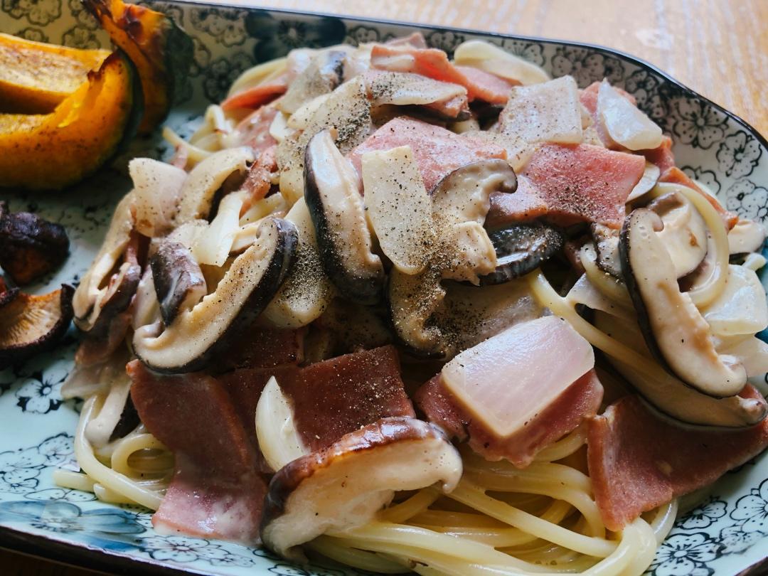 奶油蘑菇培根意大利面