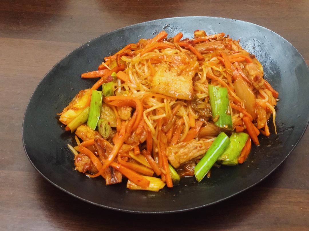 泡菜炒五花肉