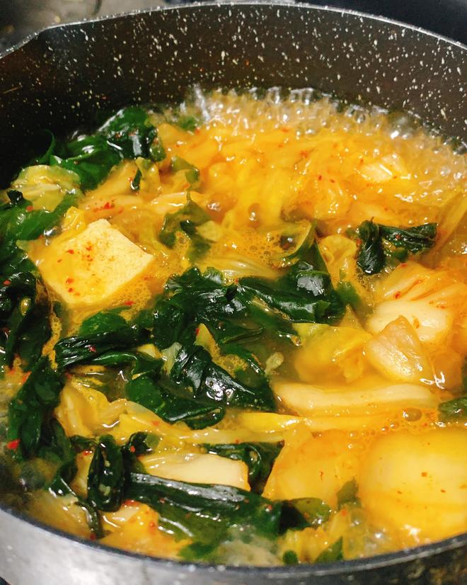 低卡韩式泡菜裙带菜豆腐汤的做法