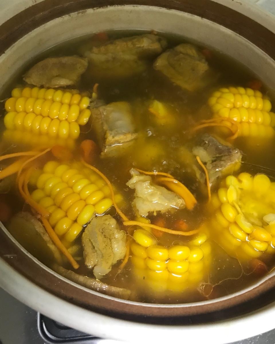 虫草花玉米排骨汤