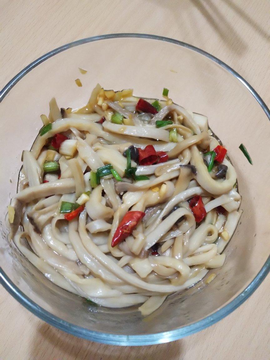 比肉还好吃的【手撕凉拌杏鲍菇】，上桌扫光光