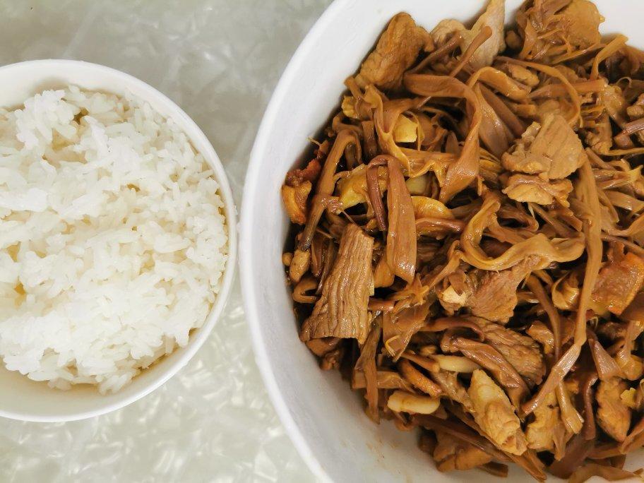 超下饭的菜！黄花菜焖肉