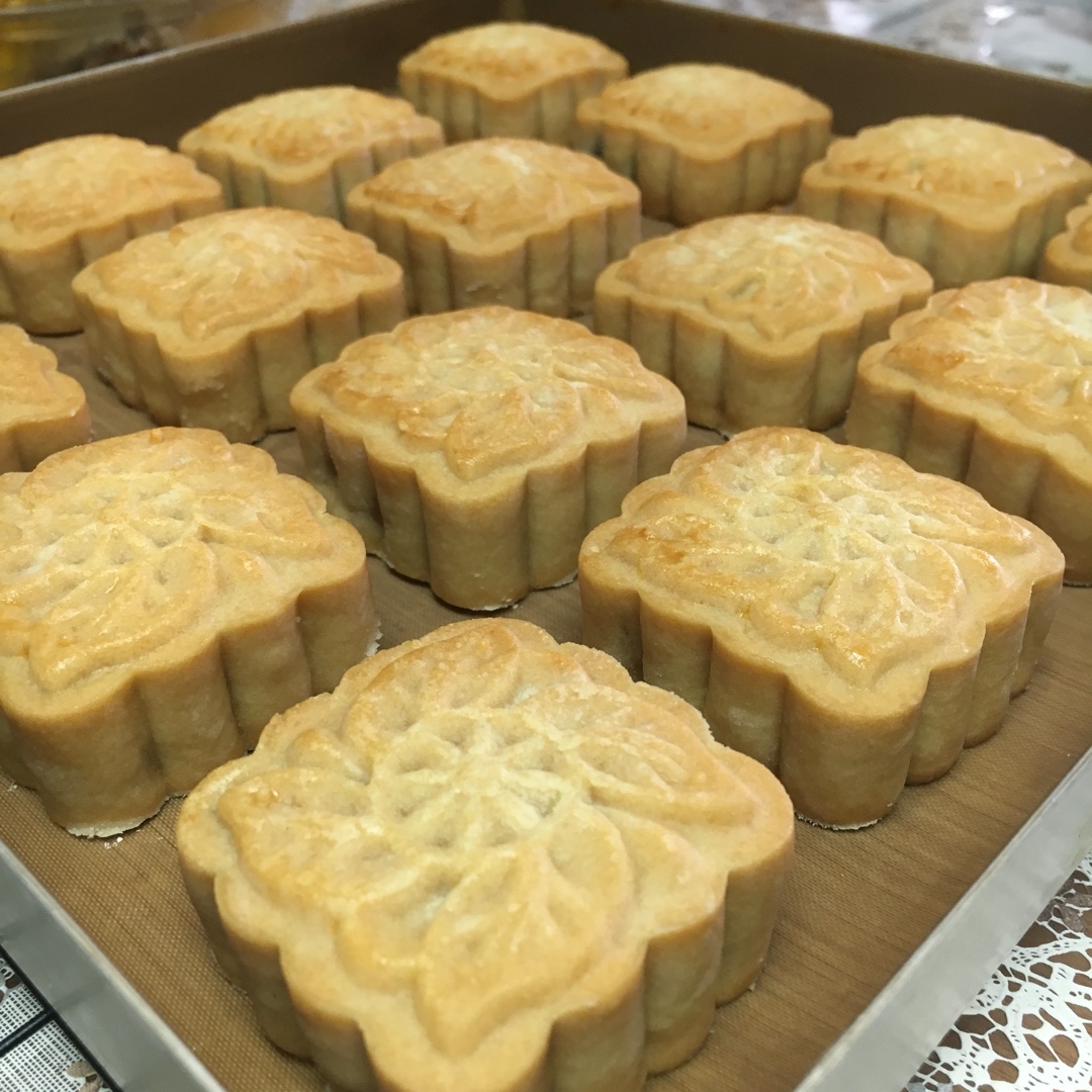广式月饼－－蛋黄豆沙月饼