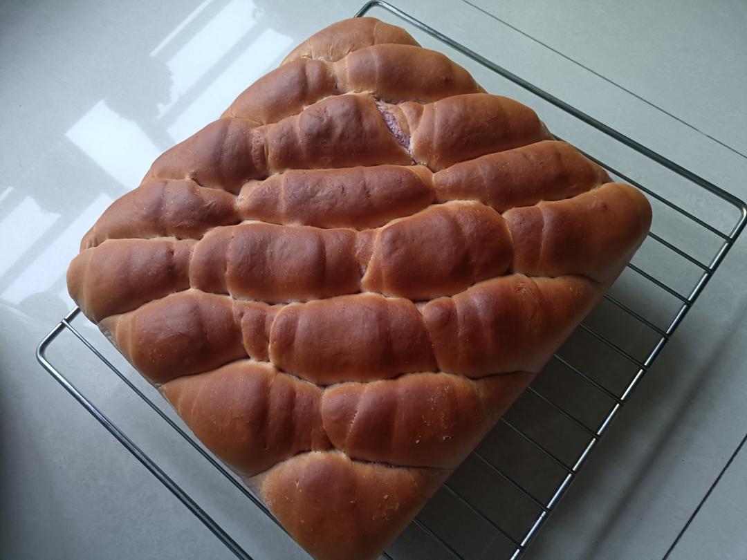 芋泥牛奶面包卷