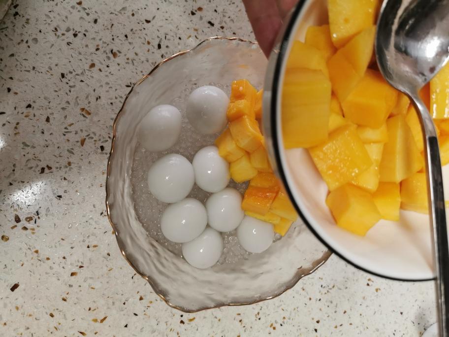芒果西米汤圆益力多糖水的做法 步骤9