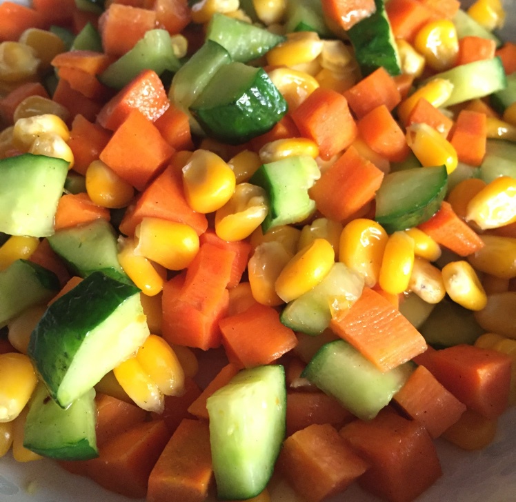 胡萝卜玉米炒黄瓜