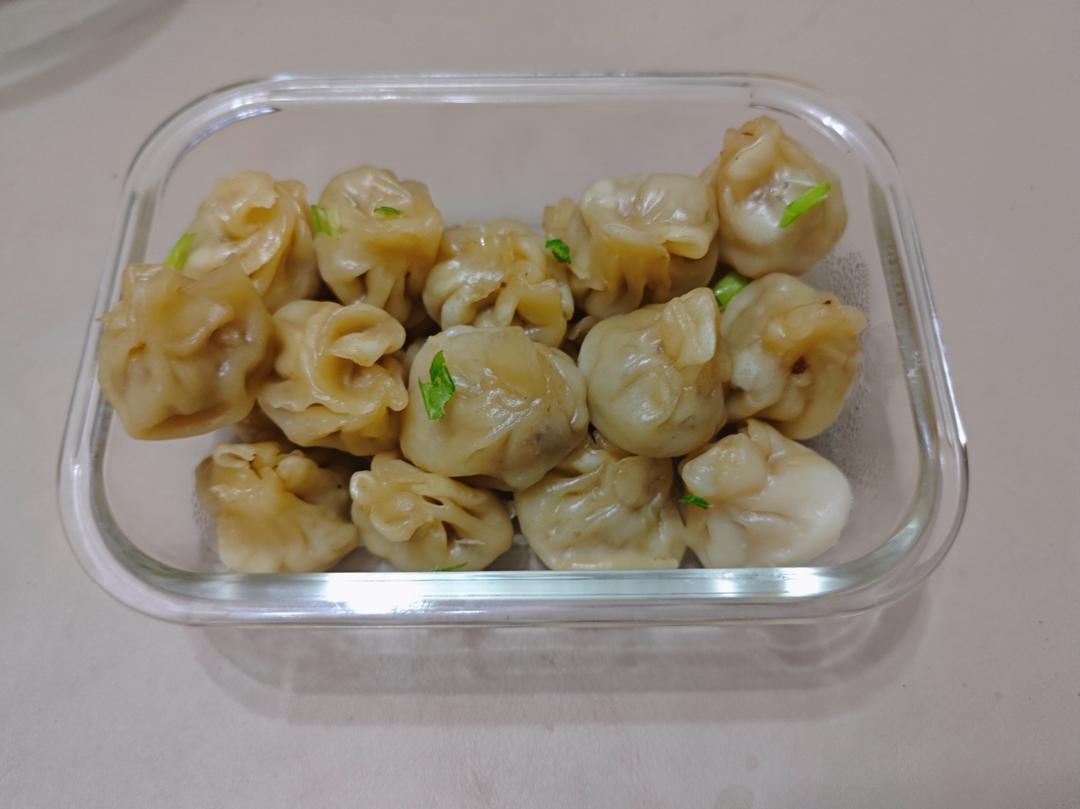 饺子皮做的酱肉小包子