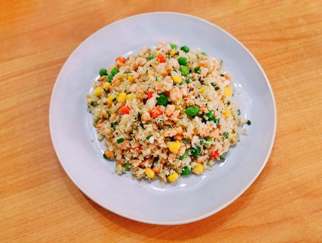 【健康三餐】三文鱼时蔬菜花米炒饭