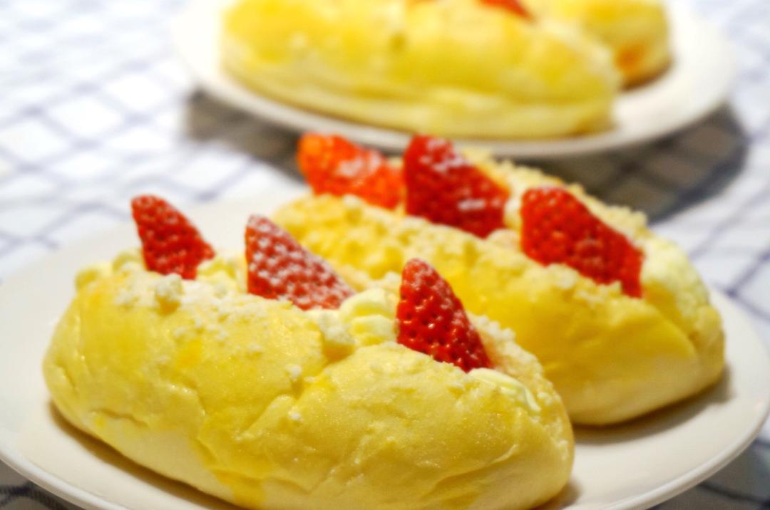 草莓甜心面包（酸奶奶油霜）