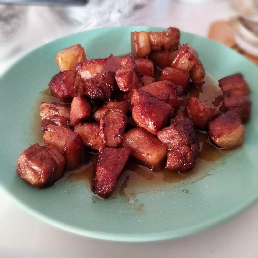 吃着碗里望着锅里的红烧肉