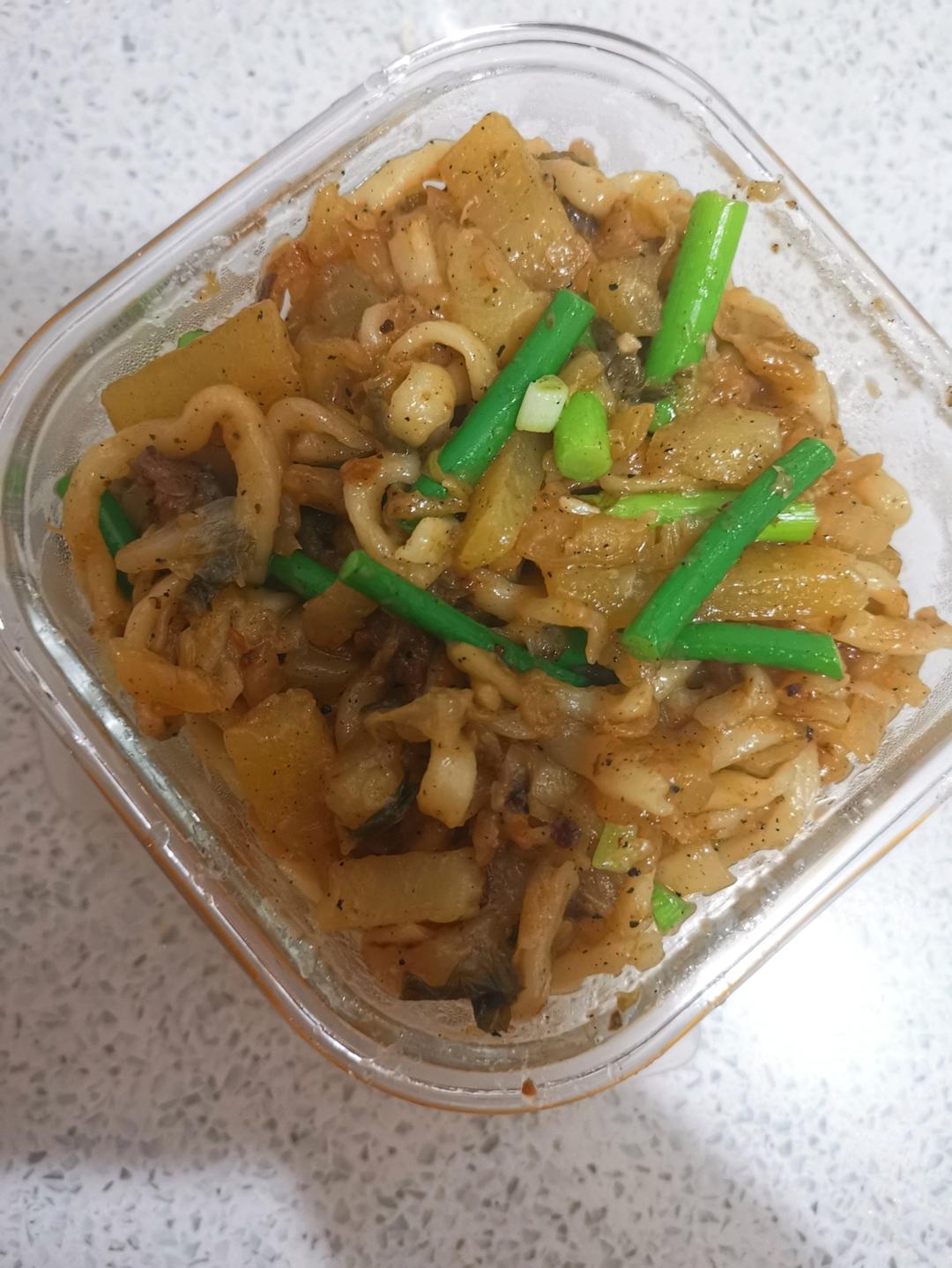 包头特色—酸菜土豆焖面