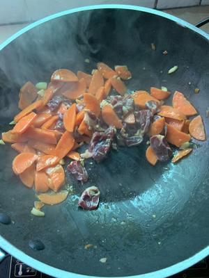 牛肉炒胡萝卜的做法 步骤4