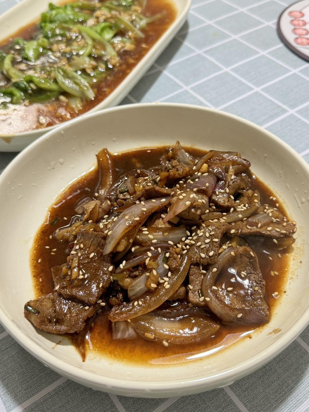 孜然牛肉（👈孜然肉片向左，吉野家向右👉）