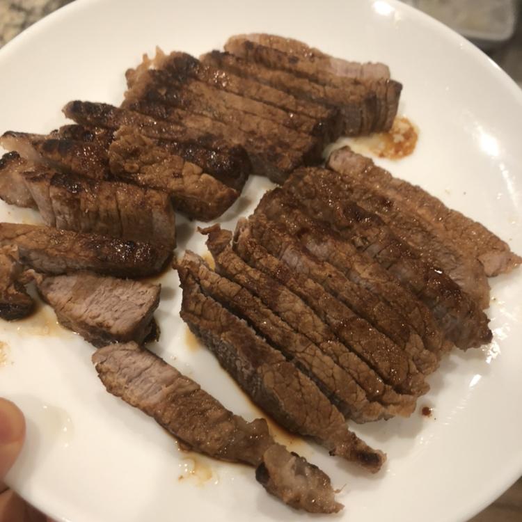 【健康三餐】煎牛排配泰式酱汁