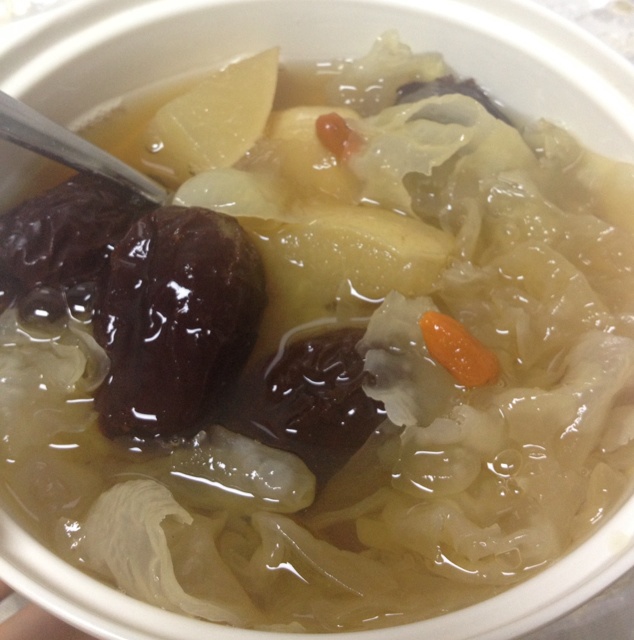 银耳雪梨红枣羹