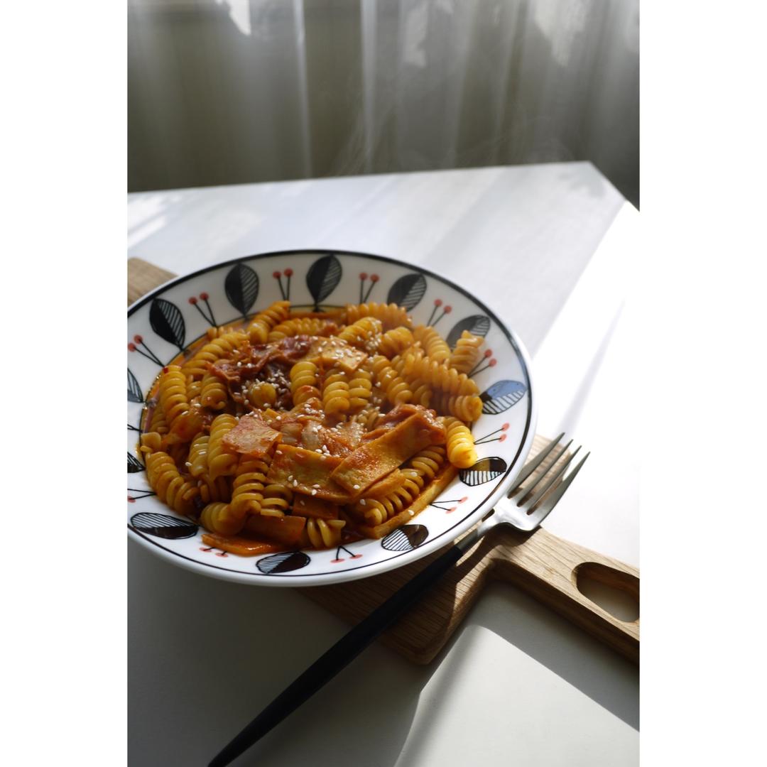 辣白菜炒通心粉