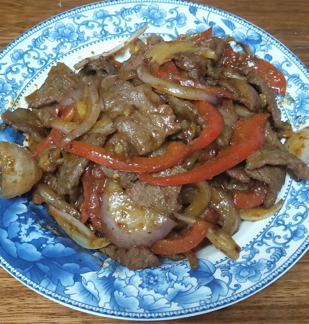 孜然牛肉（👈孜然肉片向左，吉野家向右👉）
