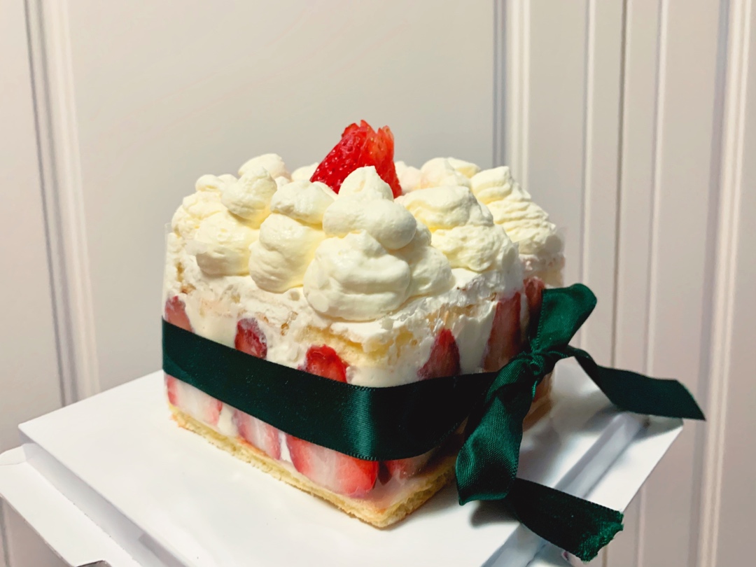 圣诞草莓蛋糕【北鼎烤箱食谱】