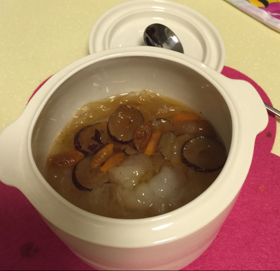 雪蛤银耳红枣汤