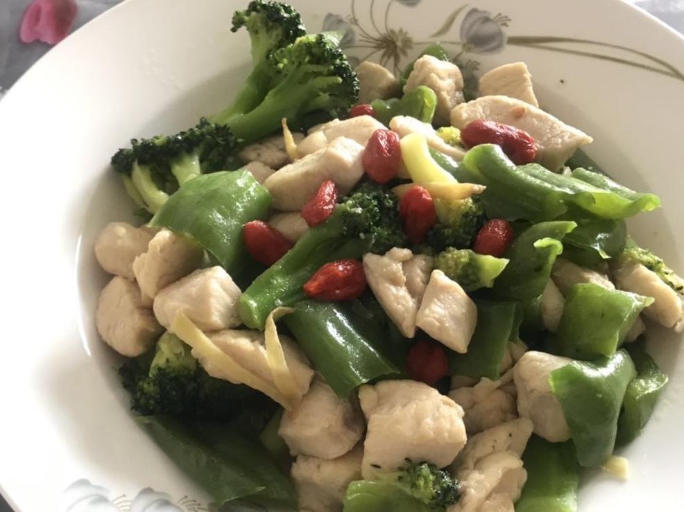 （低于500卡快手菜）西兰花炒鸡胸肉