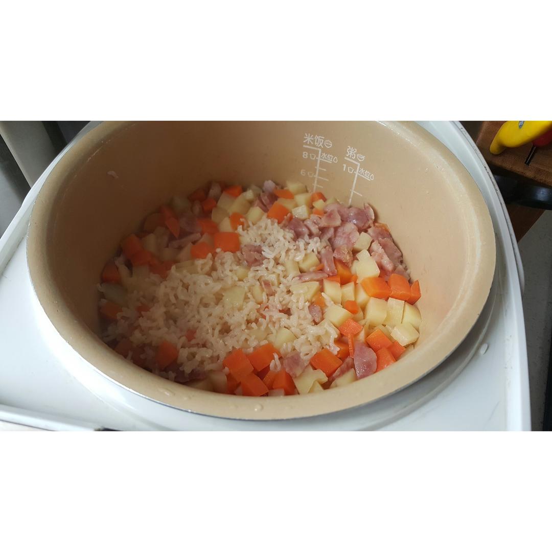 懒人版电饭煲香肠焖饭