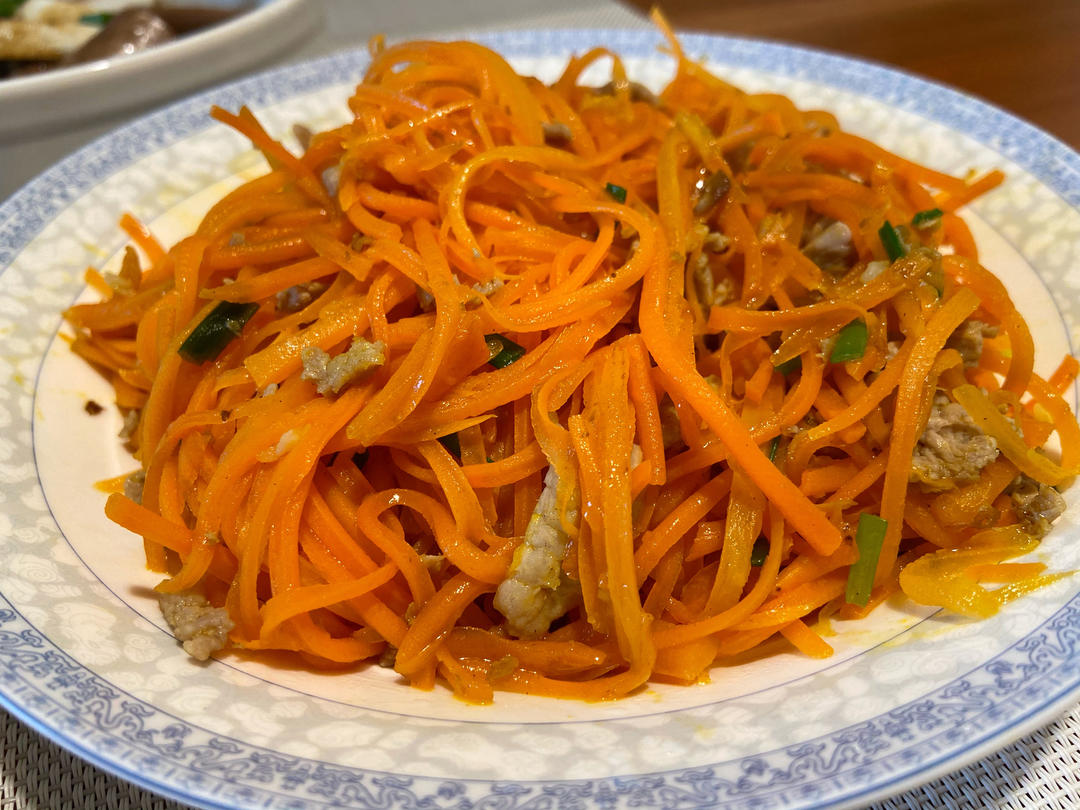 胡萝卜炒肉丝（这样处理，嫩到没朋友）
