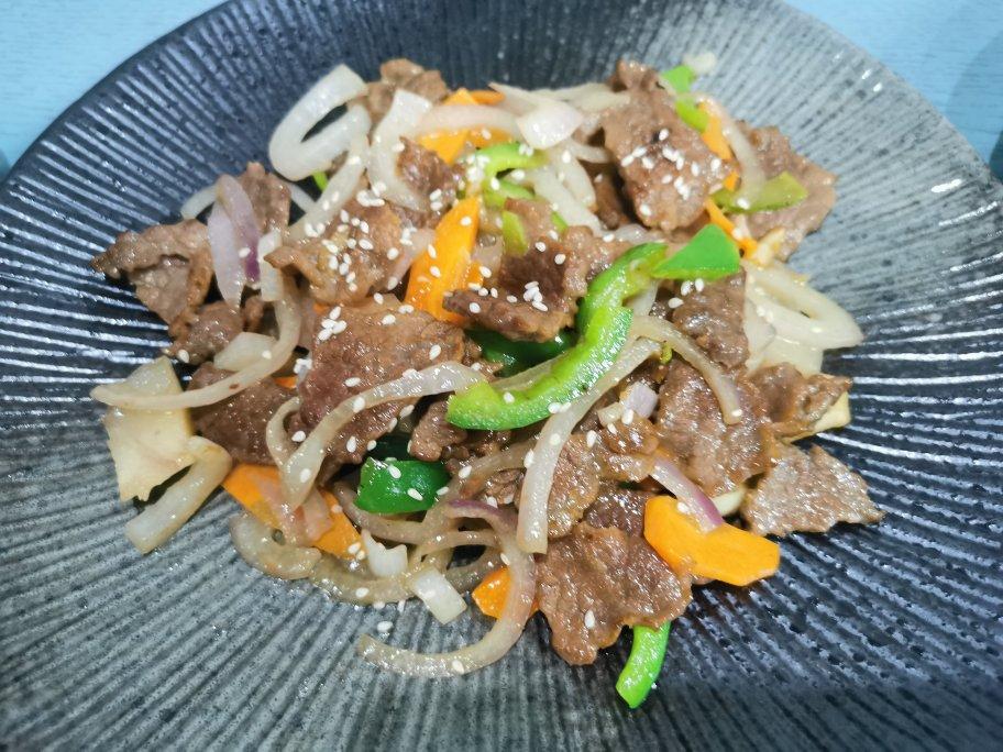 嫩炒牛肉片～～简单快手菜