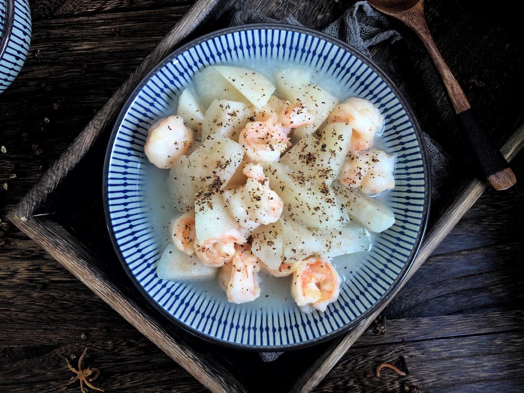 奇葩老菜“梨撞虾🦐”（味道还不错呦）的做法