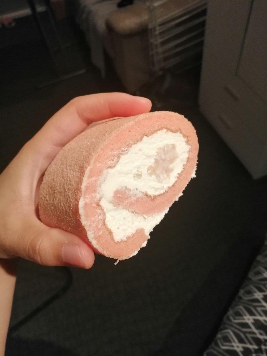荔枝冻玫瑰白巧香缇奶油卷