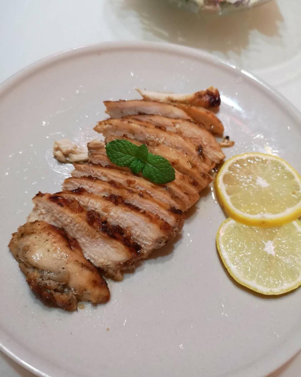 酷炫屌炸天好吃的煎鸡胸肉（香蒜蜂蜜煎鸡胸肉）