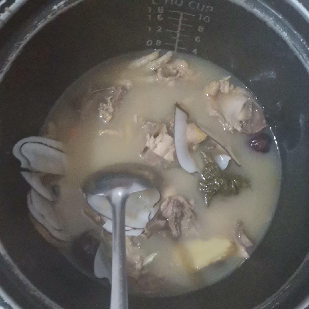 清甜海底椰慢煲鸡
