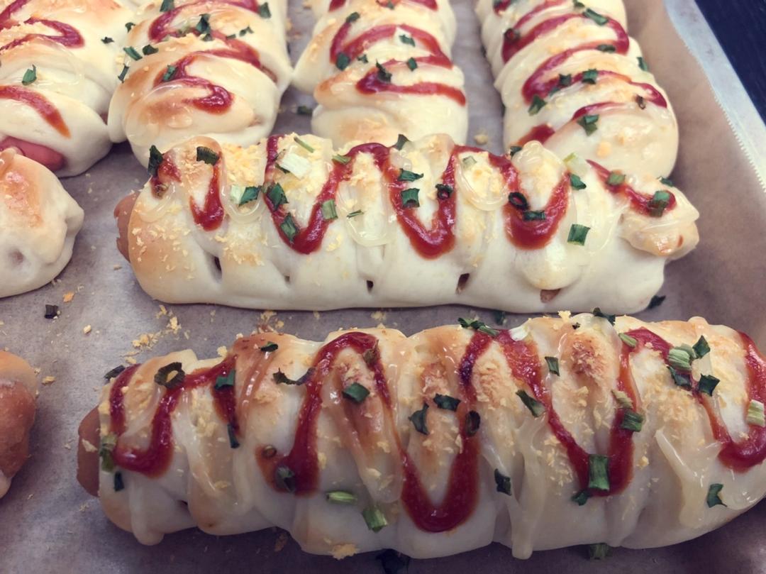 香肠肉松面包卷