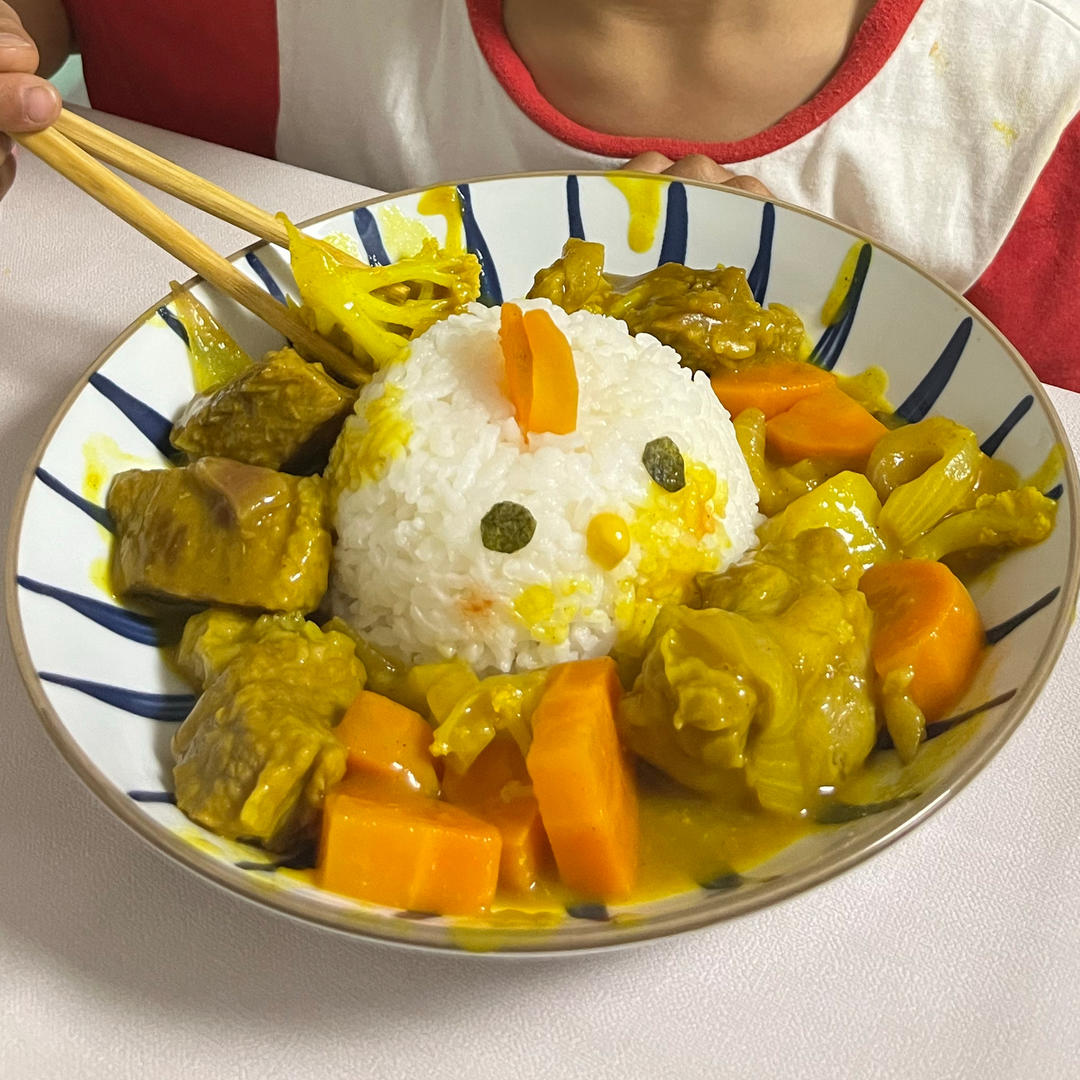 人见人爱花见花开🐤         三只小鸡日式咖喱饭