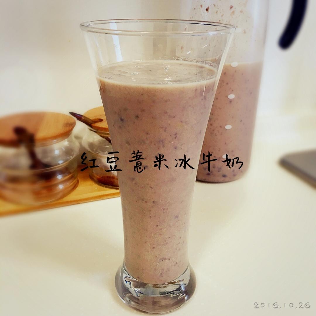 红枣红豆薏仁牛奶粥