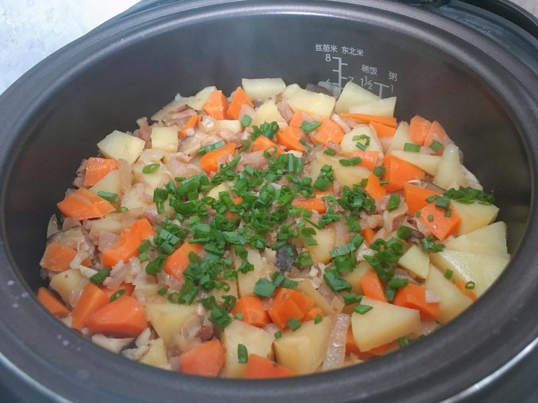 土豆焖饭（电饭锅版）