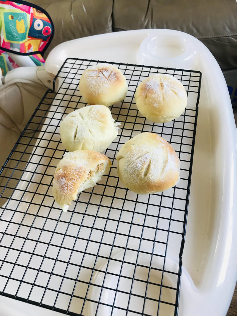 如棉花般松软的海苔肉松面包