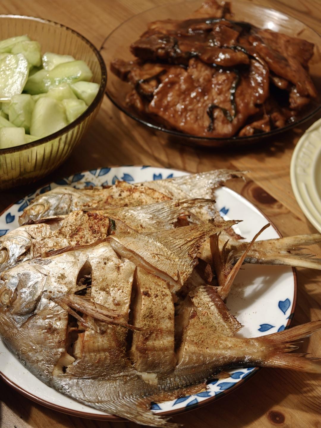 外酥里嫩的烤鲳鱼