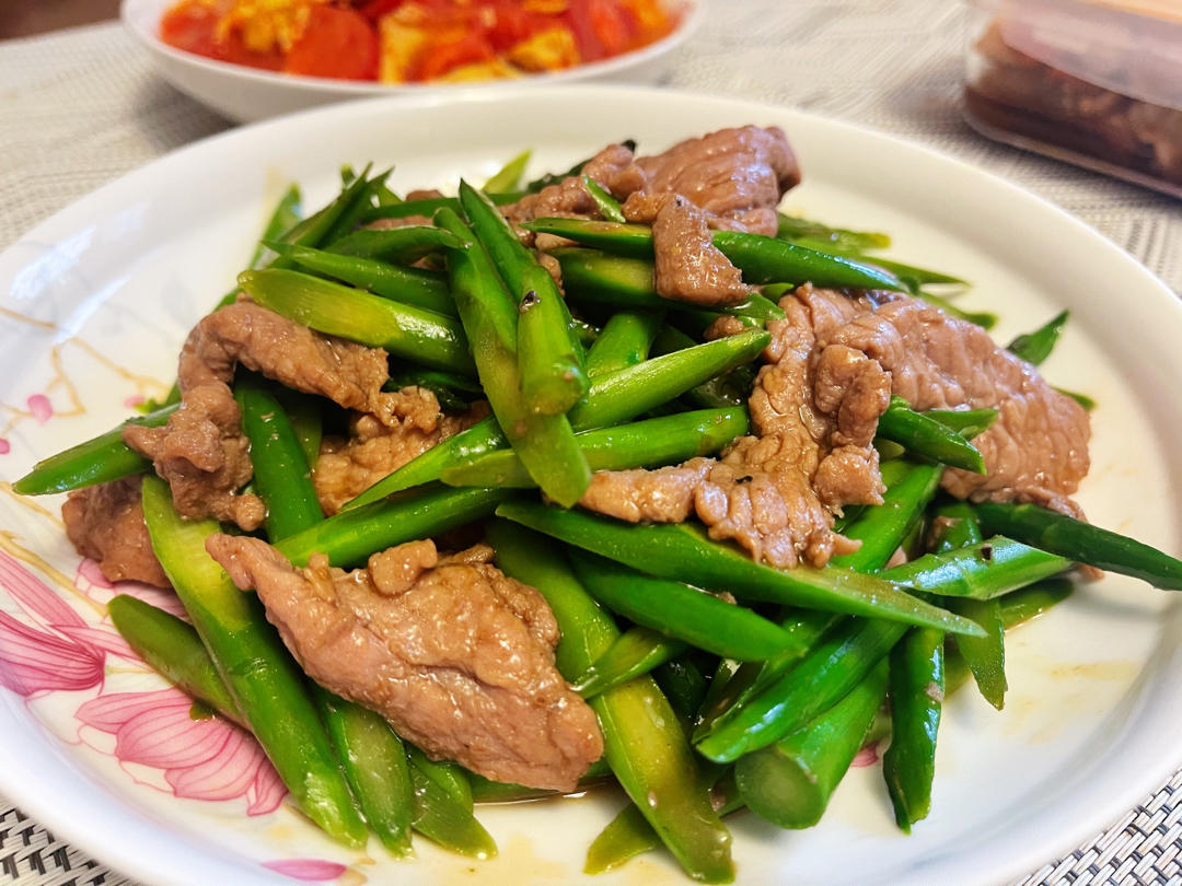黑椒牛肉炒芦笋