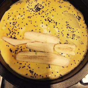 香蕉芝麻芝士蛋饼的做法 步骤1