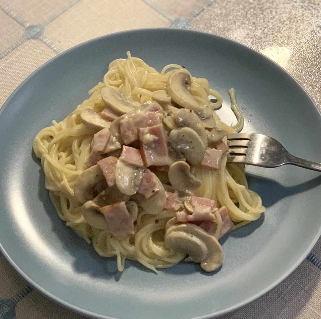 超简单的奶汁培根意面Carbonara