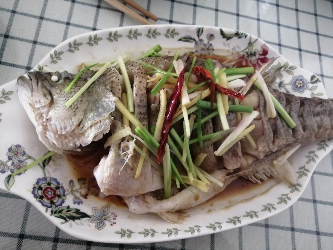 清蒸鲈鱼，三步搞定！