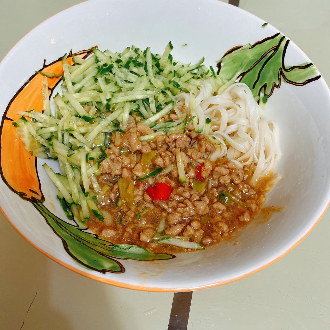 真想让你们尝尝这碗肉酱拌面🍜太香太香了