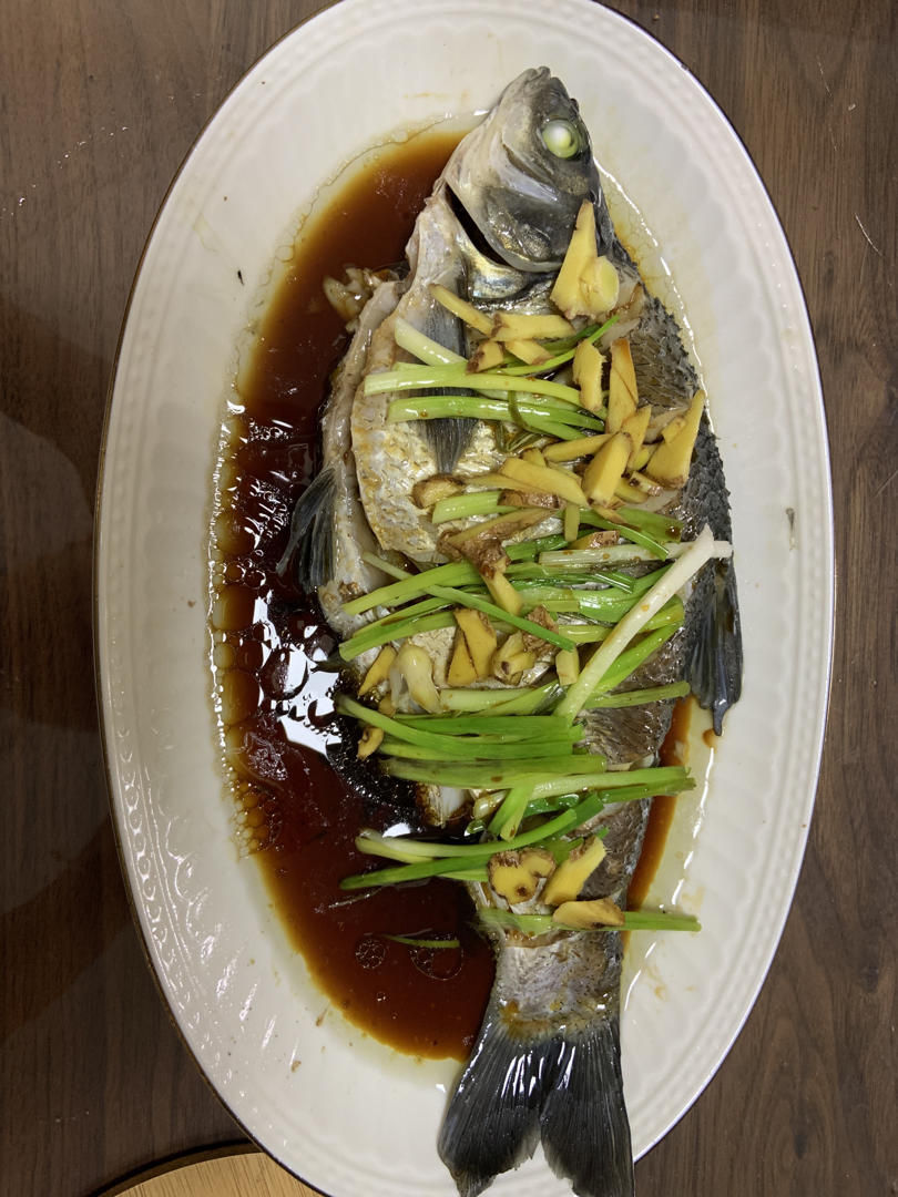 厨师长教你：“清蒸鲫鱼”的家常做法，营养又美味