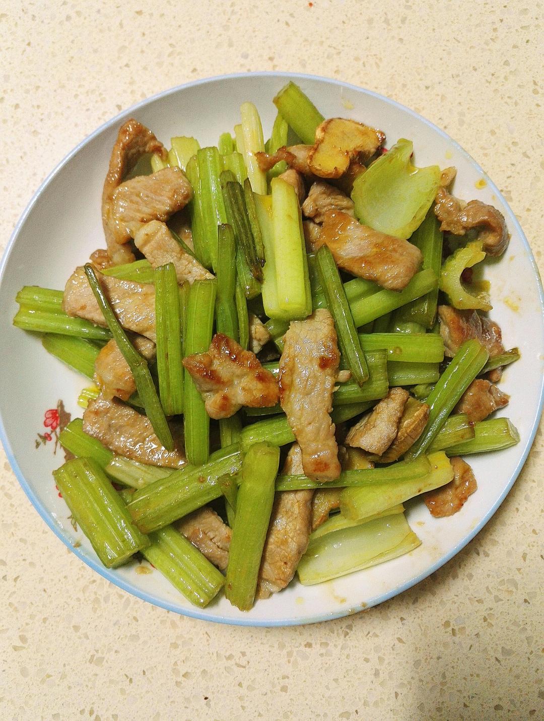 芹菜炒肉