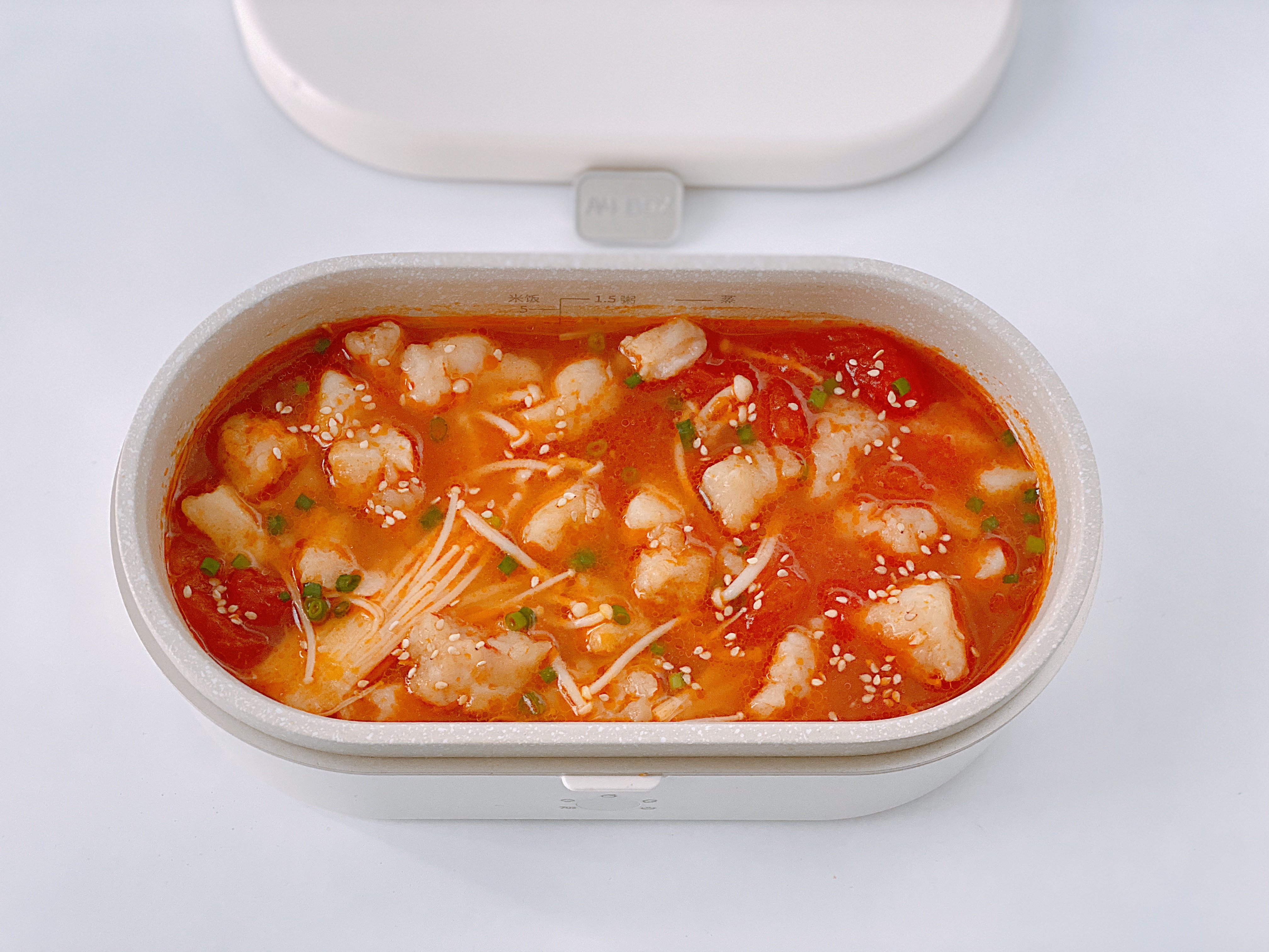 适盒食谱｜煮番茄龙利鱼汤的做法