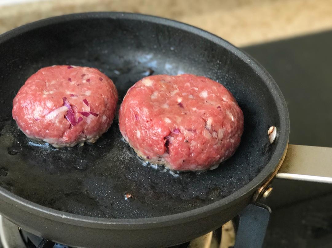 比外卖更好的：牛肉芝士汉堡